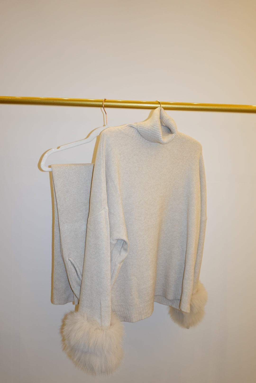 Beige Jogging set with detachable fur cuff