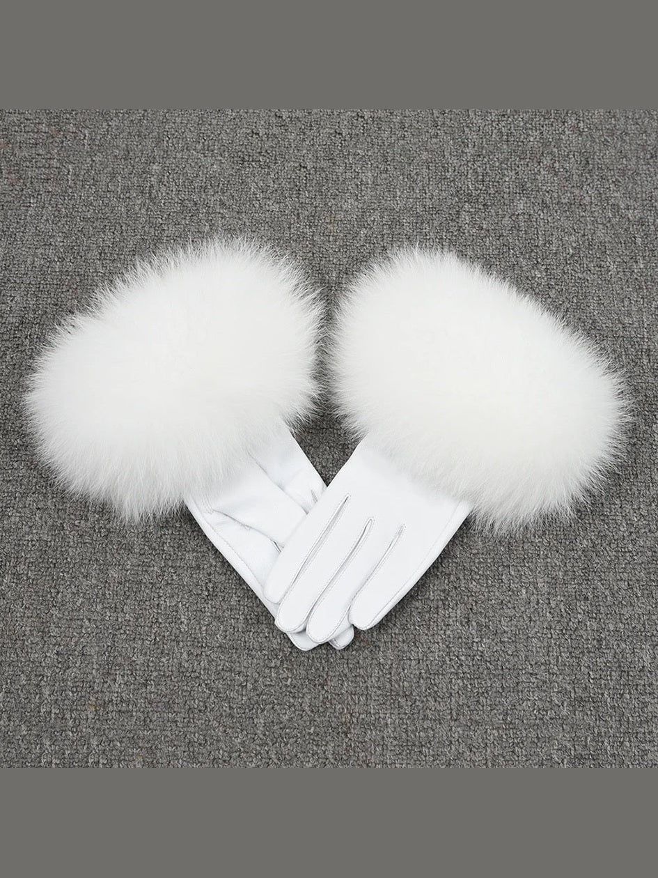 Gants en cuir colorés avec des accents de fourrure