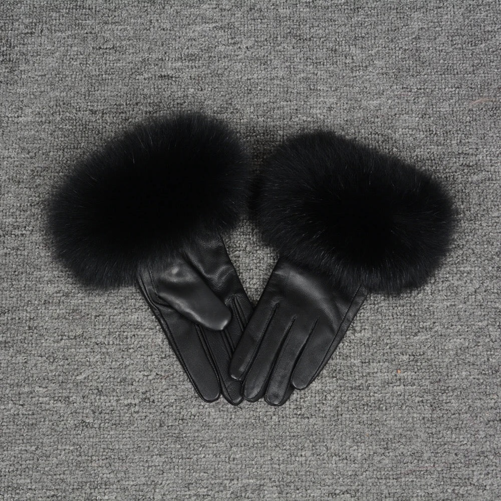 Gants en cuir colorés avec des accents de fourrure