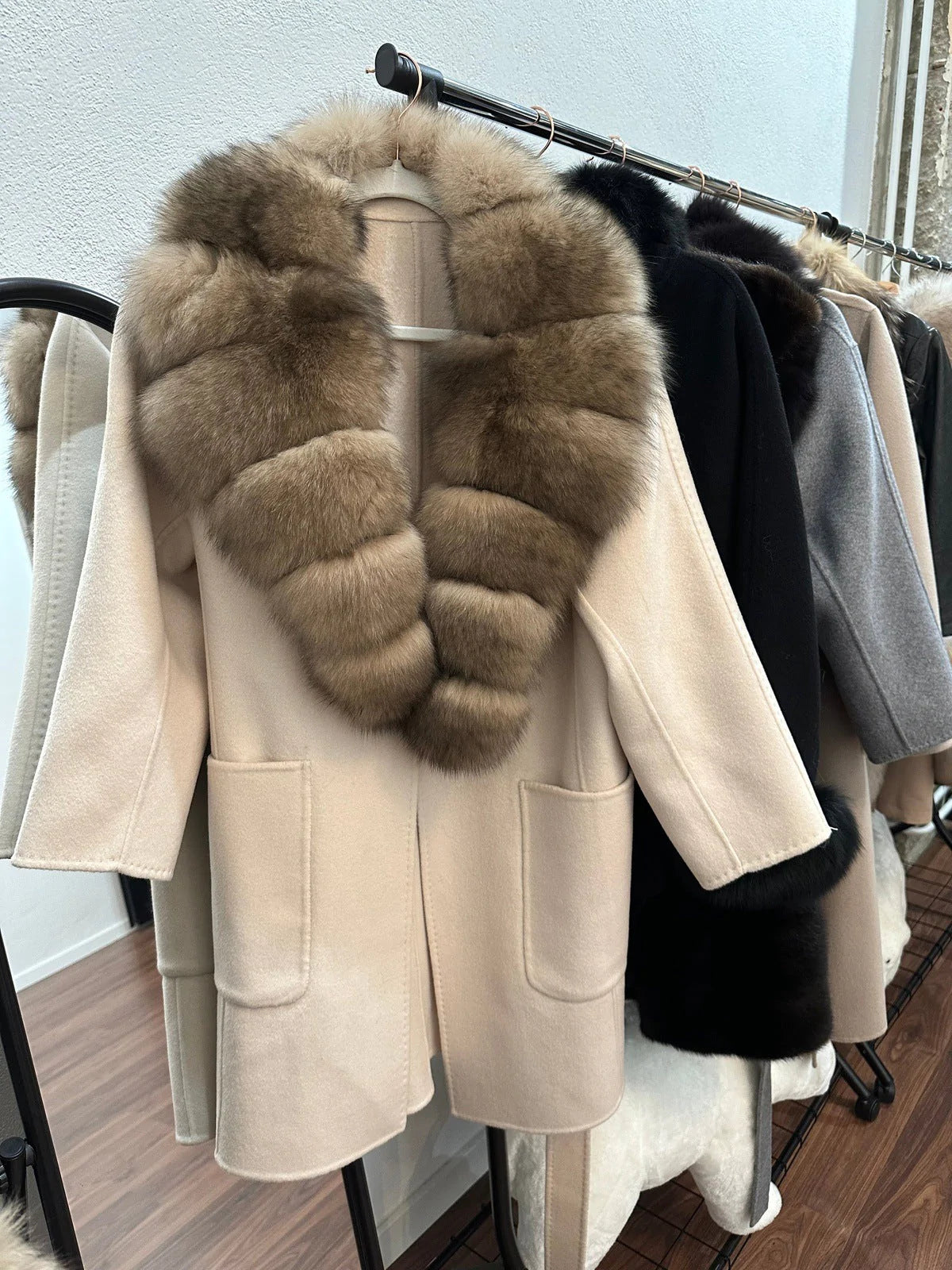 The London Mantel Beige